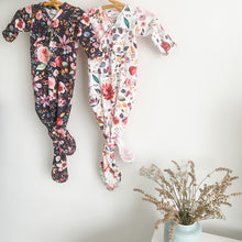 Load image into Gallery viewer, Quelques Fleurs Organic Baby Knotted Gowns - Norishor