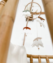 Load image into Gallery viewer, Flower baby mobile