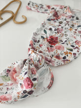 Load image into Gallery viewer, Quelques Fleurs Organic Baby Knotted Gowns - Norishor