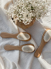 Load image into Gallery viewer, Natural Hairbrush &amp; Suede Bag - Norishor